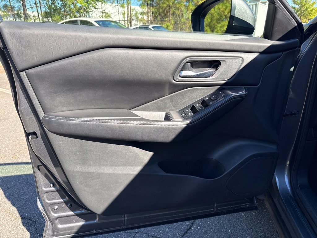 Certified 2024 Nissan Rogue SV FWD image 16