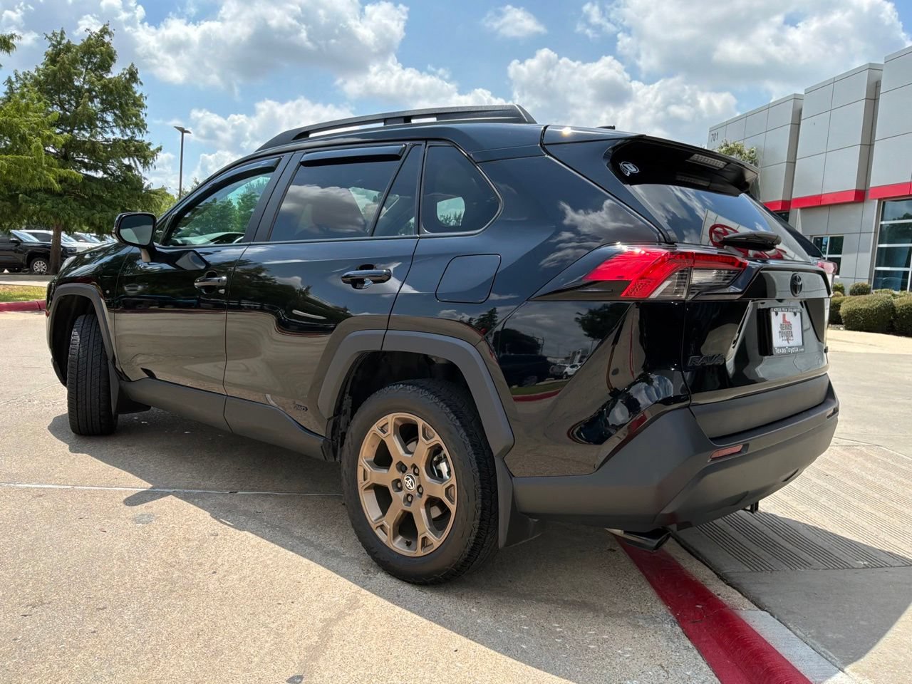Used 2024 Toyota RAV4 AWD Hybrid image 8