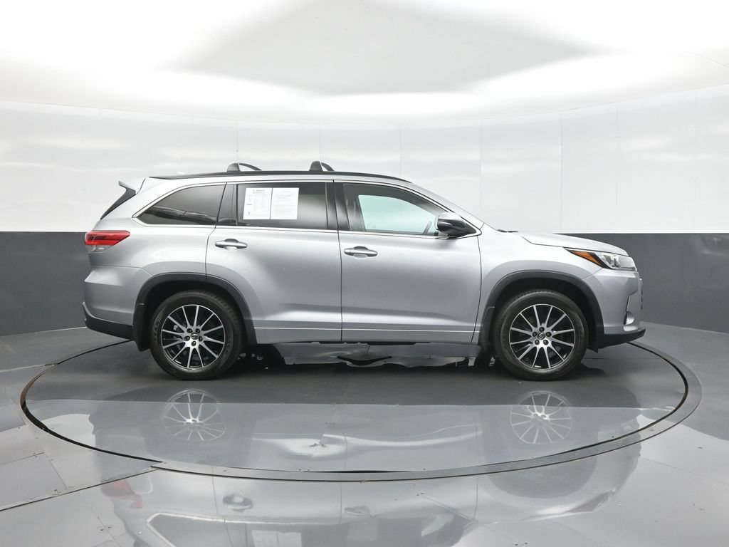 Used 2017 Toyota Highlander SE AWD/4WD image 8