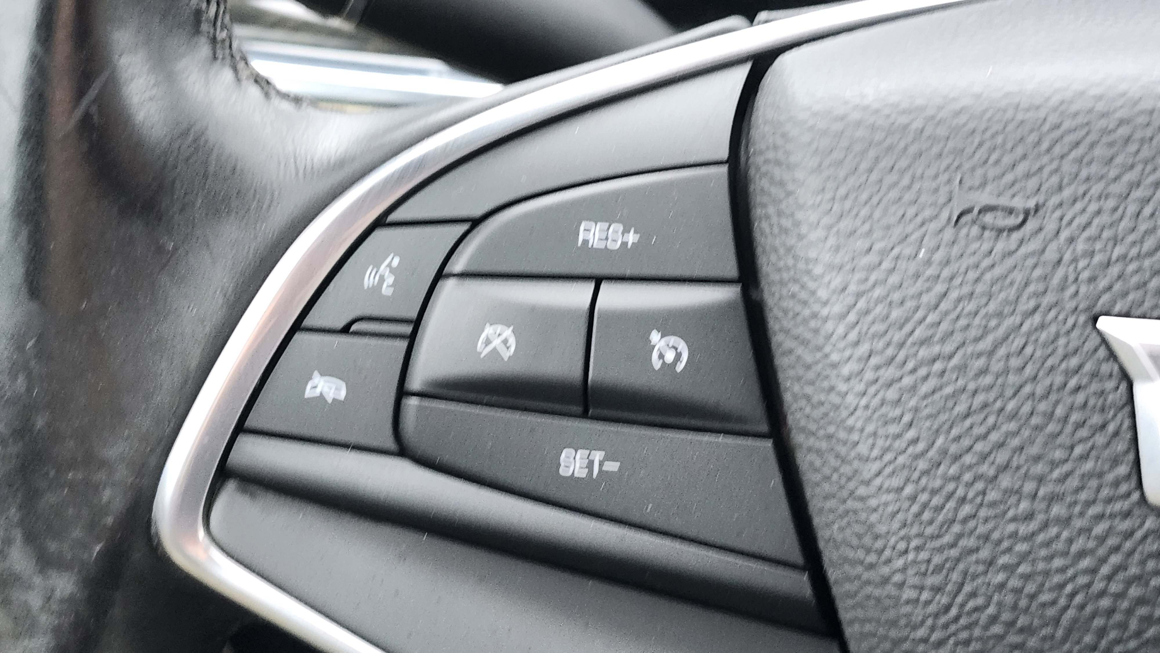 Used 2017 Cadillac XT5 FWD image 33