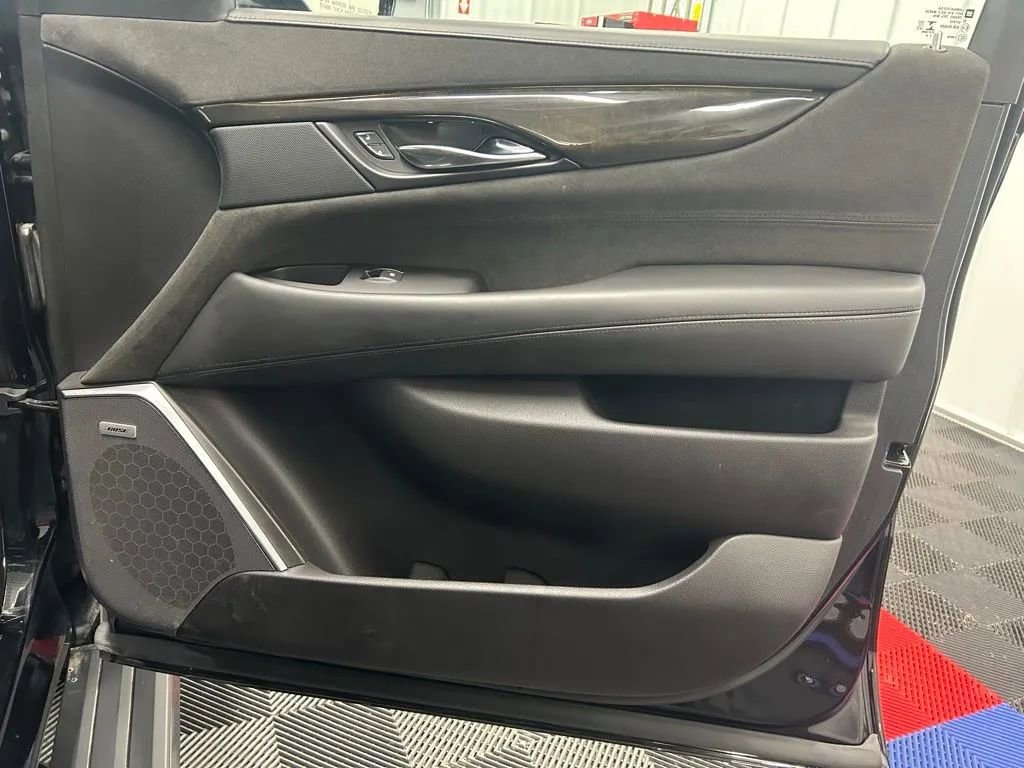 Used 2020 Cadillac Escalade Platinum image 19
