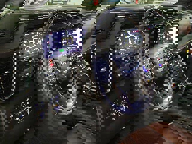 Used 2025 GMC Sierra 1500 Denali Ultimate image 9