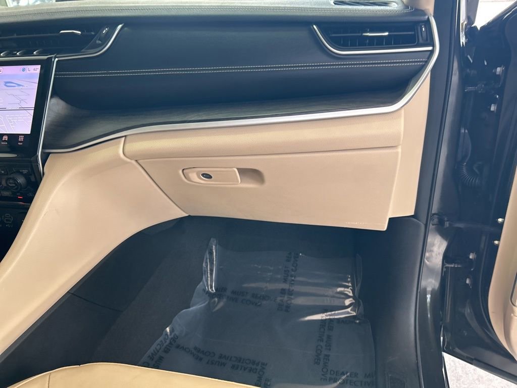 Used 2022 Jeep Grand Cherokee L Limited image 22