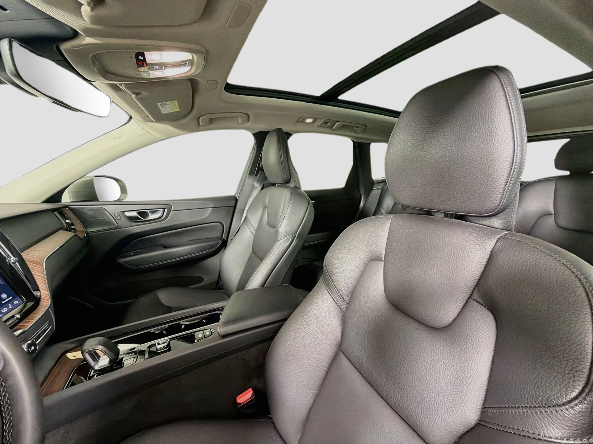 Certified 2023 Volvo XC60 B5 Plus w/ Protection Package Premier FWD image 22