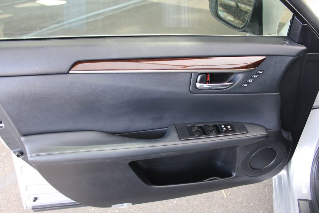 Used 2014 Lexus ES 350 w/ Luxury Package image 21