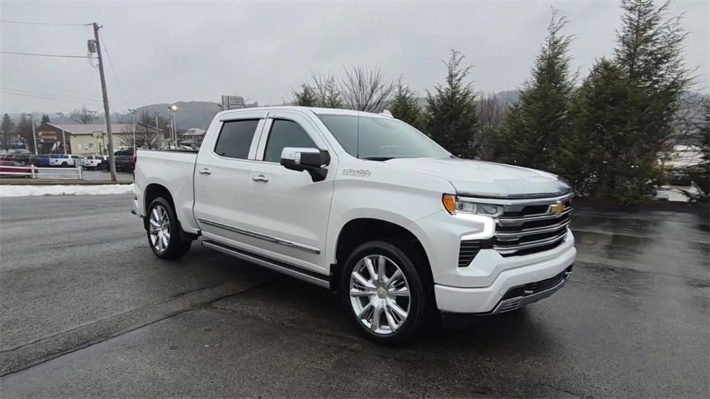 Used 2024 Chevrolet Silverado 1500 High Country image 3