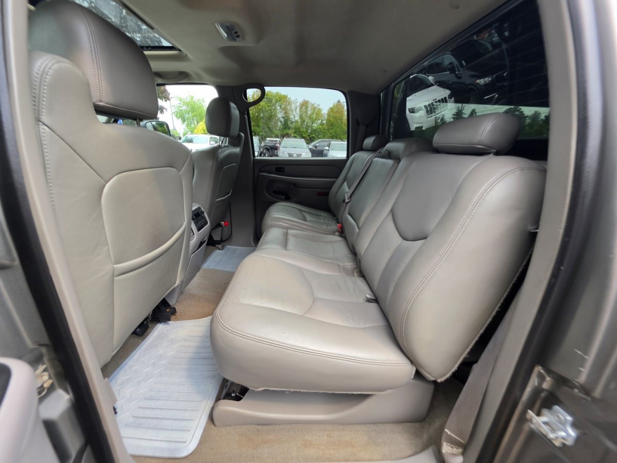 Used 2007 GMC Sierra 2500 SLT w/ Heavy-Duty Power Package AWD/4WD image 15