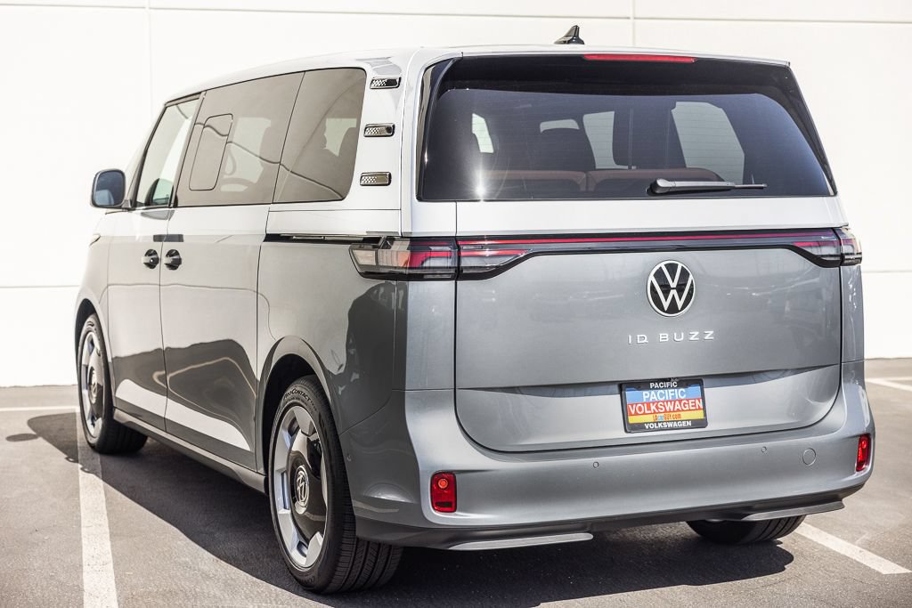 New 2025 Volkswagen ID. Buzz Pro S Plus RWD image 4