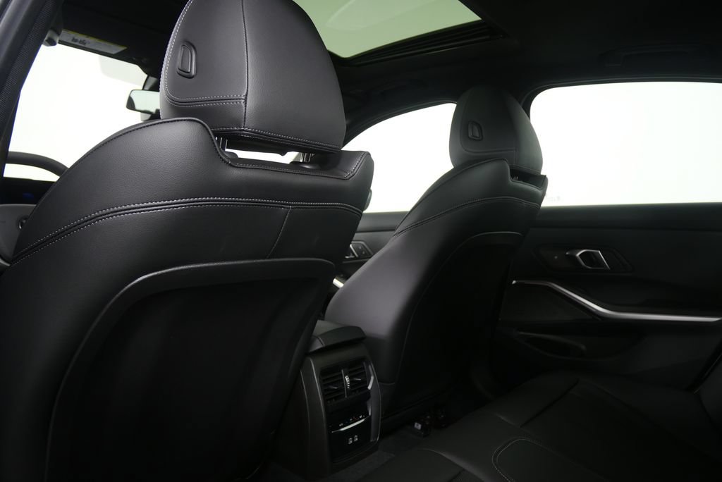 Used 2026 BMW 330i Sedan w/ Premium Package RWD image 16