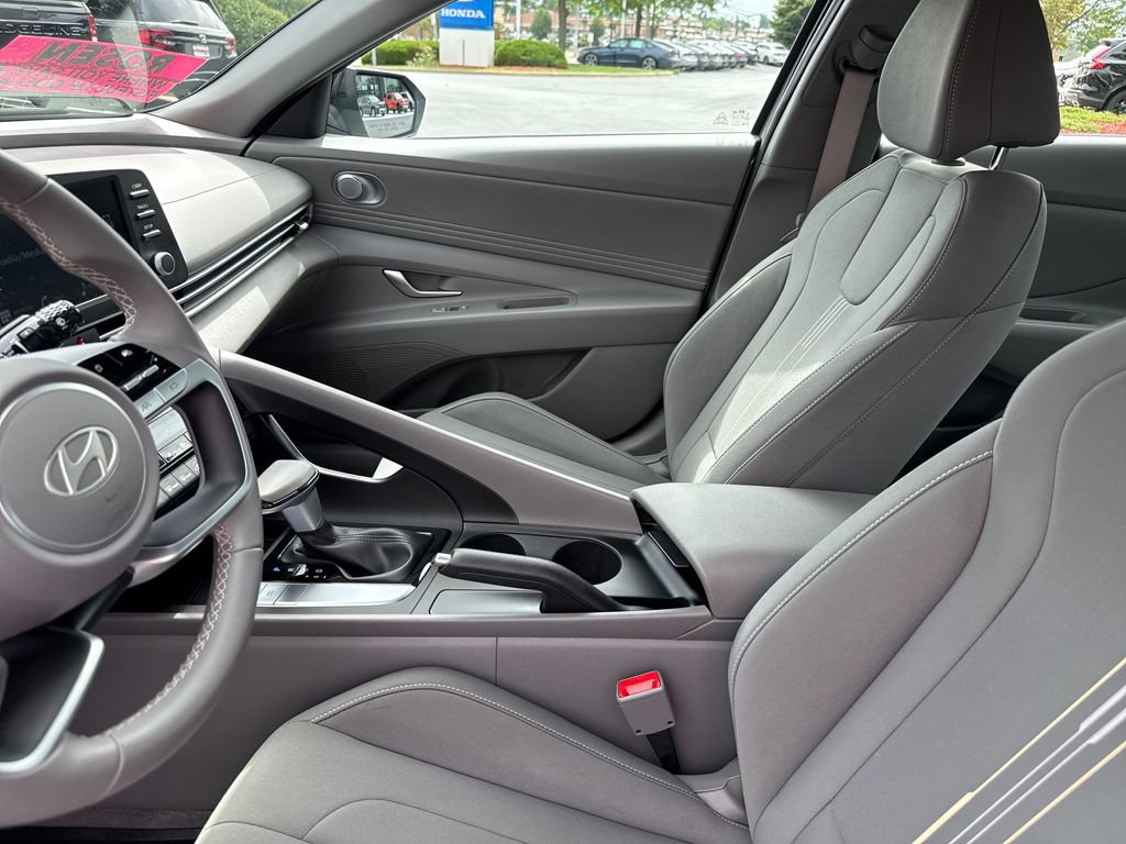 Certified 2025 Hyundai Elantra Sport FWD image 13