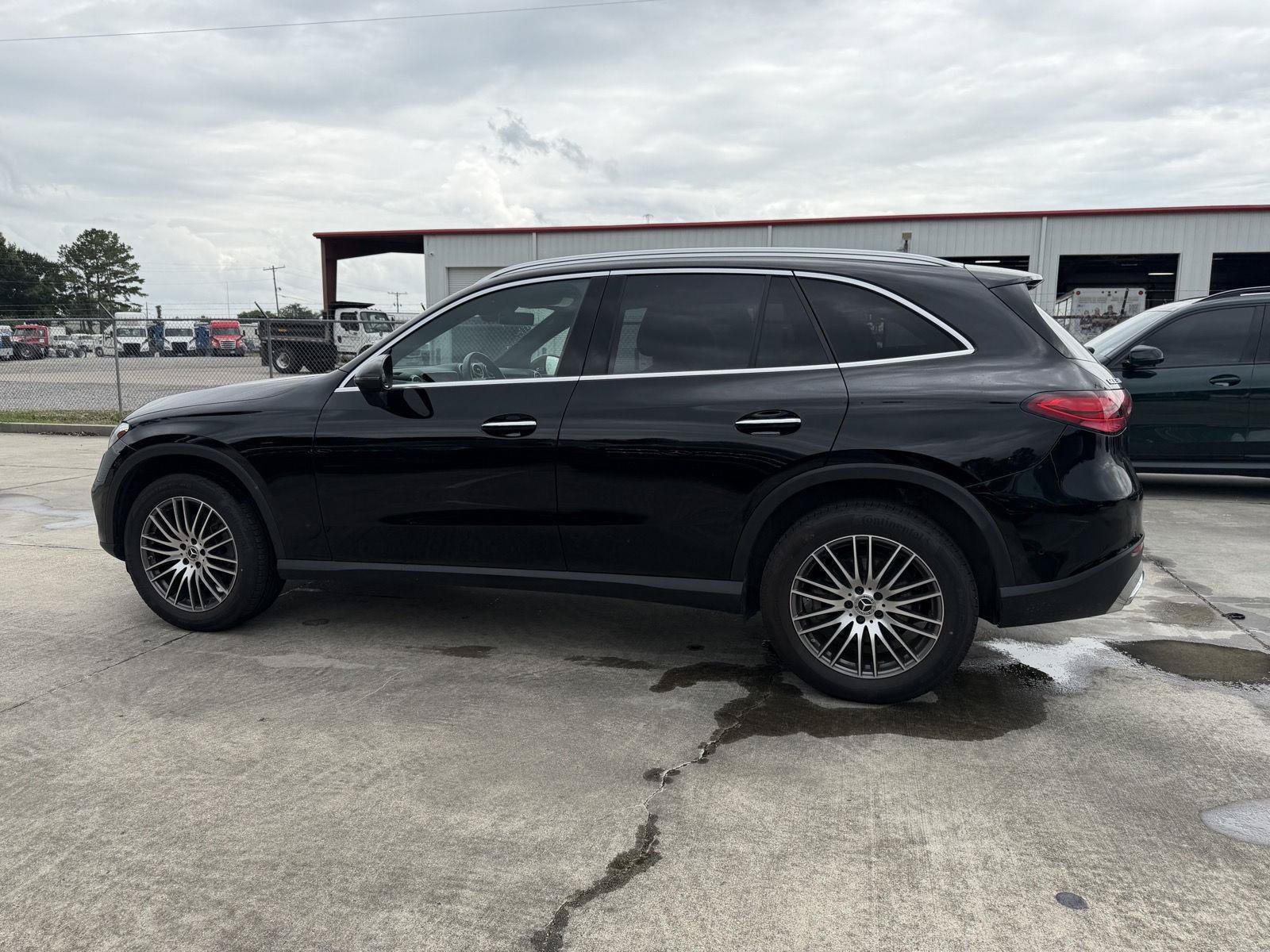 Used 2025 Mercedes-Benz GLC 300 4MATIC image 16