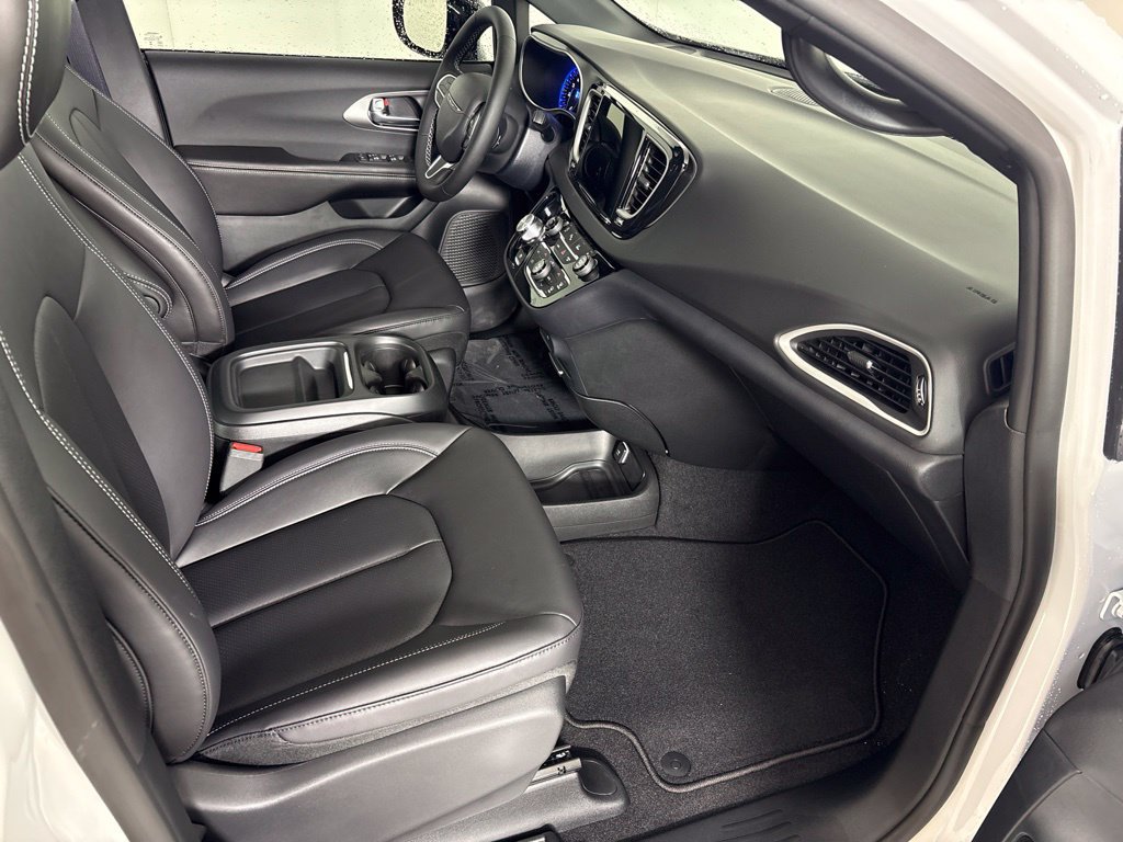 New 2027 Chrysler Pacifica LX FWD image 16