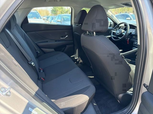 Certified 2025 Hyundai Elantra SE image 11