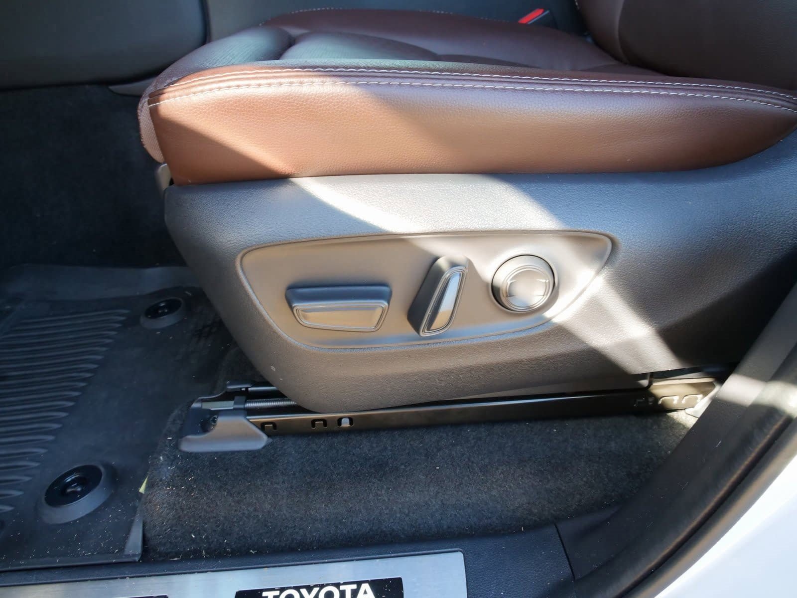 Used 2025 Toyota Land Cruiser image 17