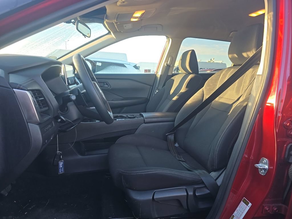 Used 2024 Nissan Rogue S AWD/4WD image 5