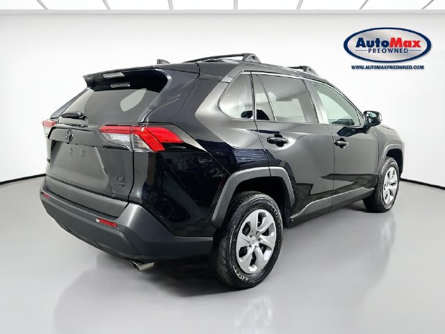Used 2021 Toyota RAV4 LE AWD/4WD image 2