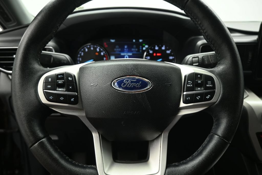 Certified 2023 Ford Explorer XLT w/ Equipment Group 202A RWD image 11