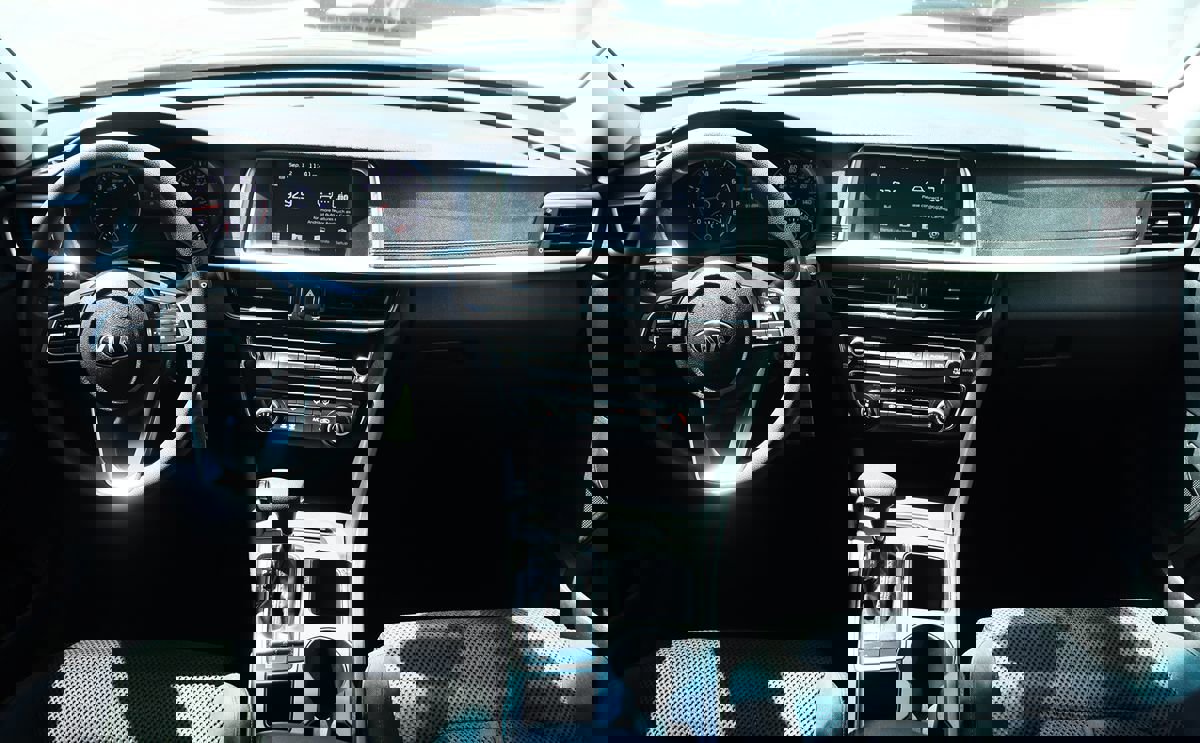 Used 2020 Kia Optima LX image 32