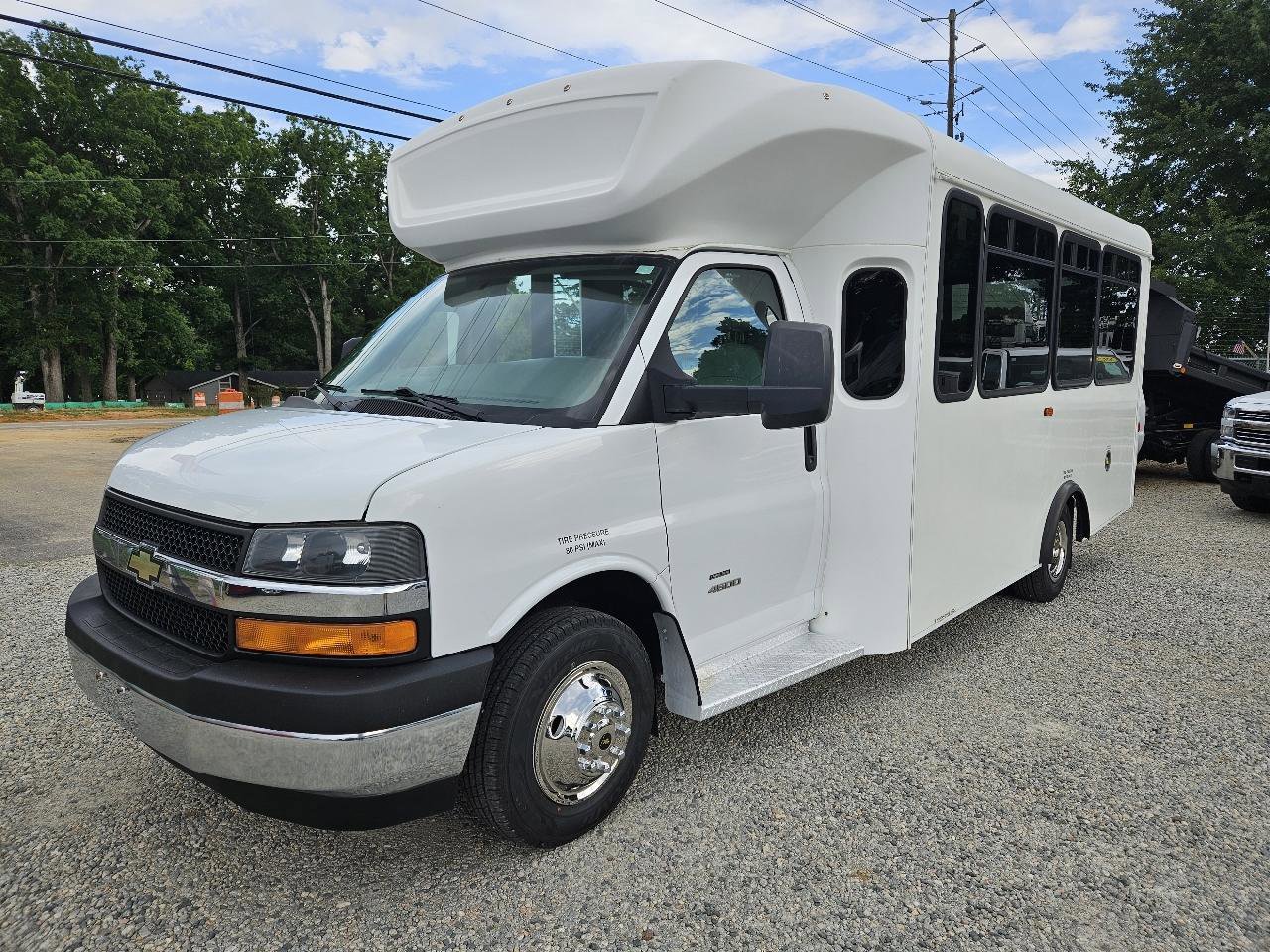 Used 2018 Chevrolet Express 4500 w/ Shuttle Bus Package RWD image 3