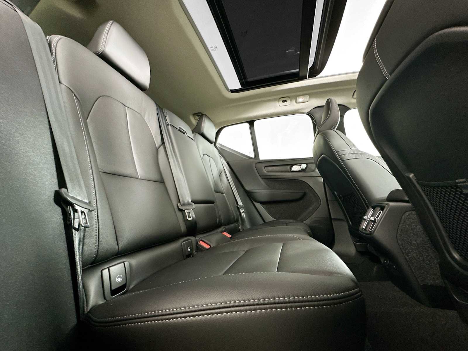 Used 2025 Volvo XC40 B5 Plus w/ Protection Package Premier image 23