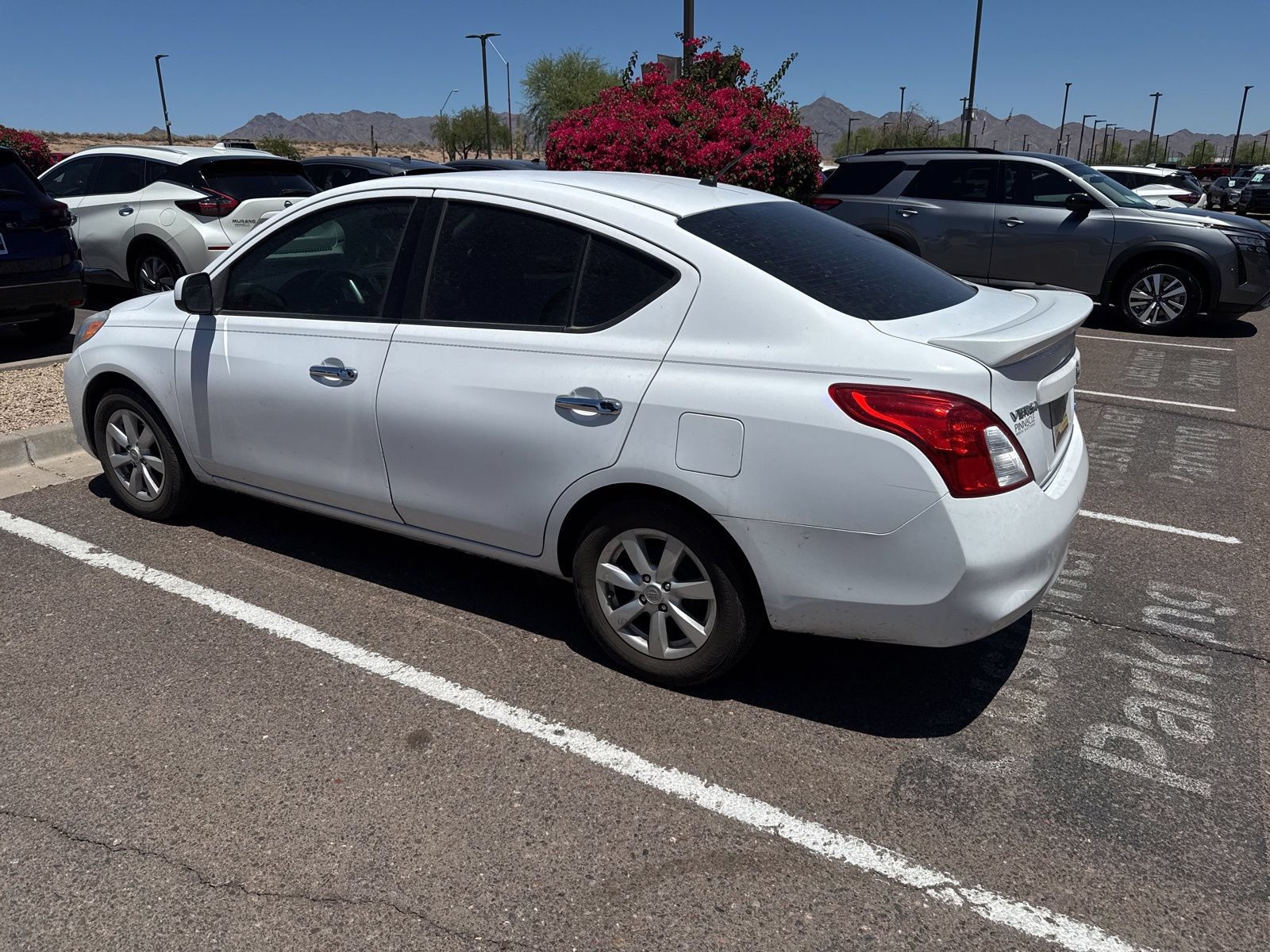 Used 2014 Nissan Versa SV w/ Convenience Package FWD image 3