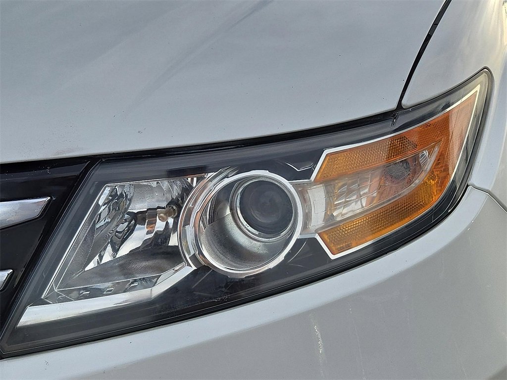 Used 2016 Honda Odyssey Touring Elite image 9