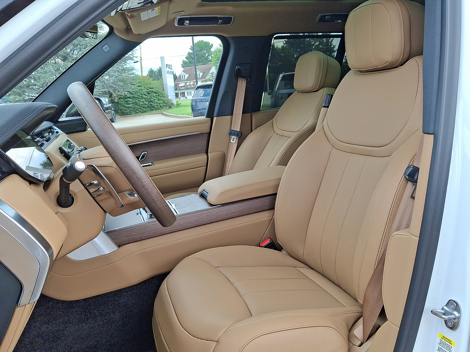 New 2025 Land Rover Range Rover SE image 3