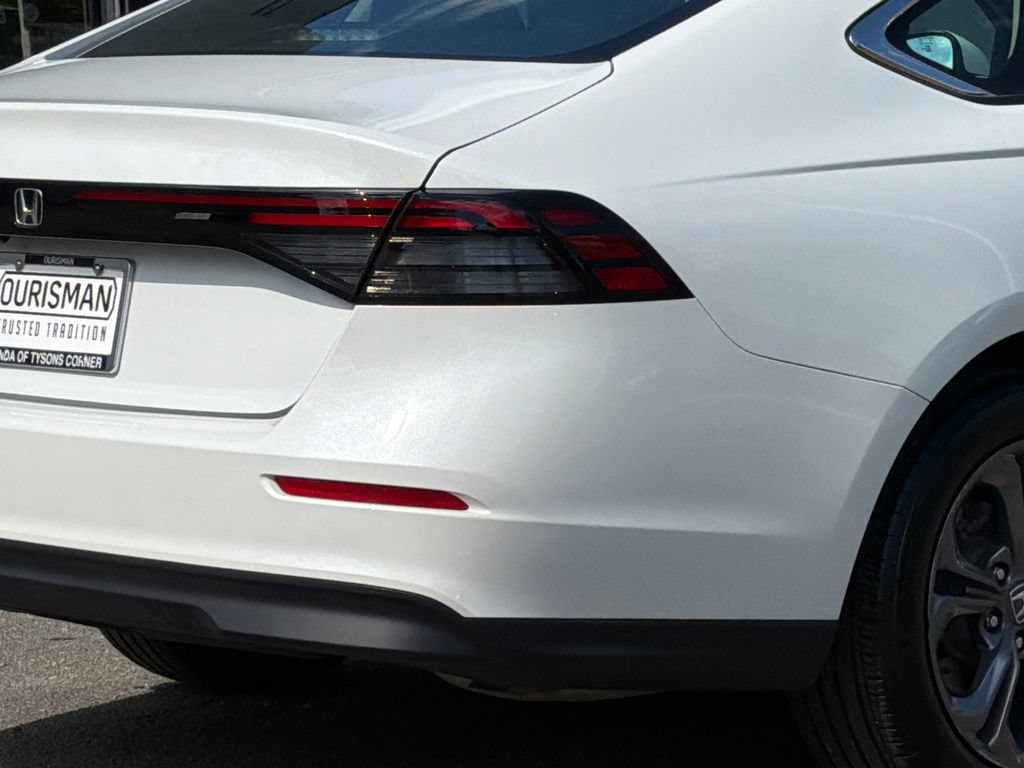 Used 2023 Honda Accord EX image 5