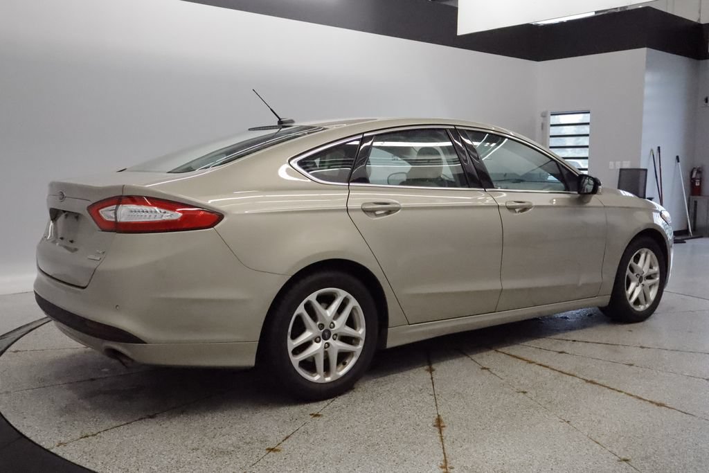Used 2015 Ford Fusion SE w/ Equipment Group 202A FWD image 9