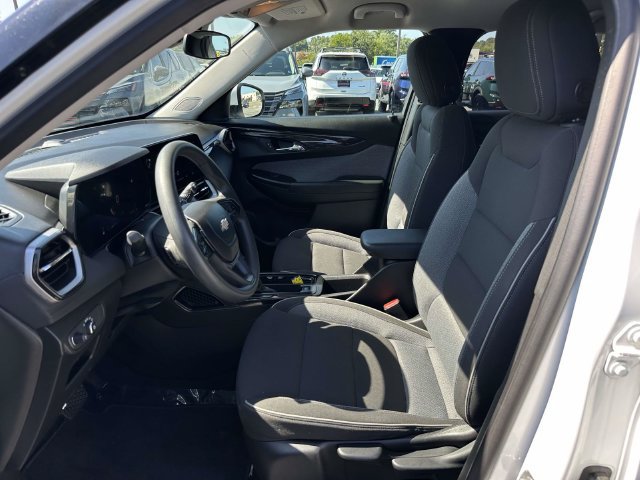 Used 2025 Chevrolet TrailBlazer LT AWD/4WD image 16