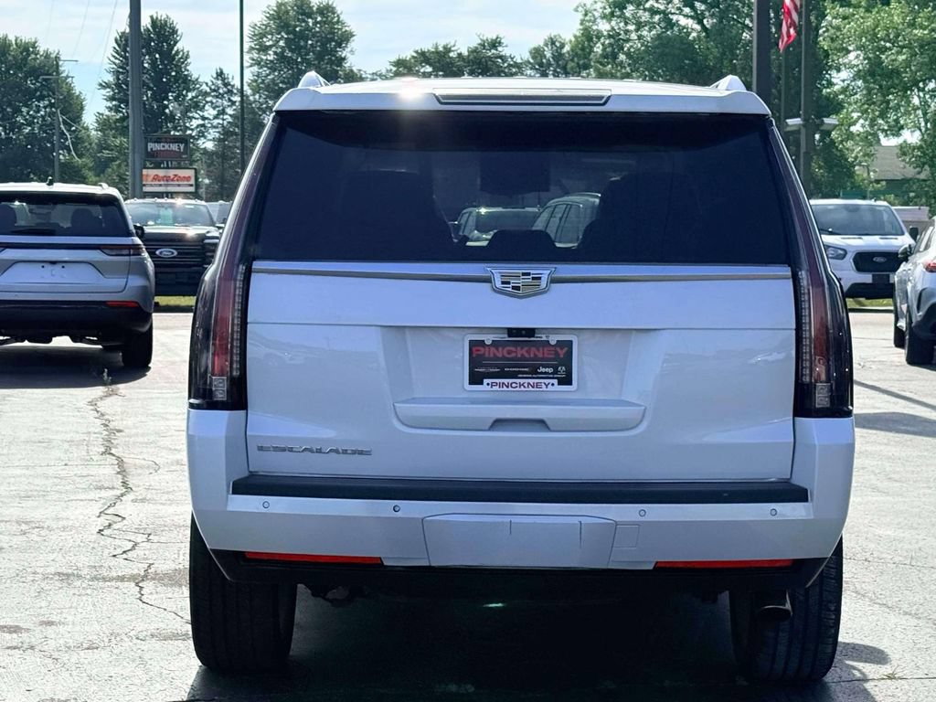 Used 2018 Cadillac Escalade Luxury AWD/4WD image 8