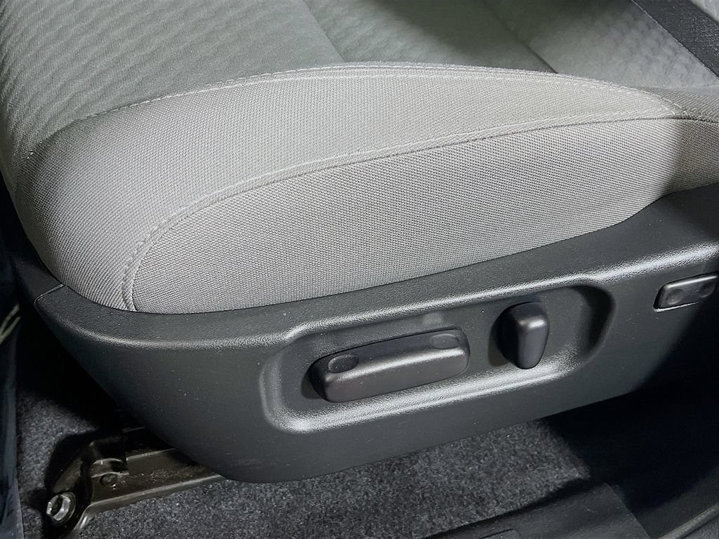 Certified 2022 Toyota Tacoma SR5 AWD/4WD image 17