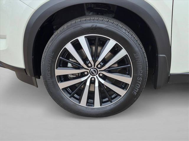 Used 2024 Nissan Pathfinder Platinum AWD/4WD image 9