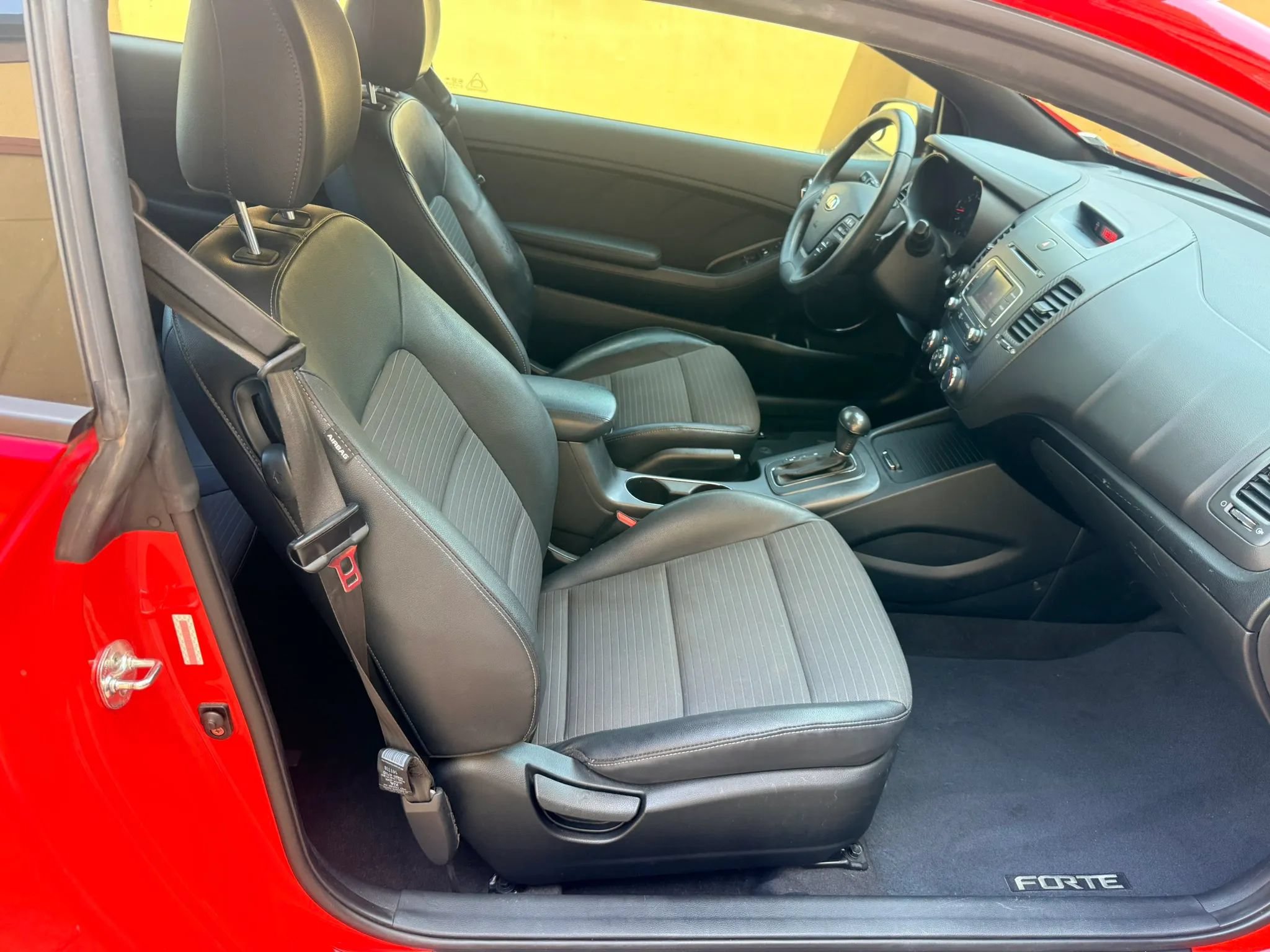 Used 2015 Kia Forte Koup SX FWD image 24
