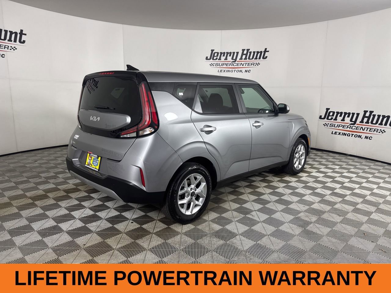 Used 2025 Kia Soul LX FWD image 5