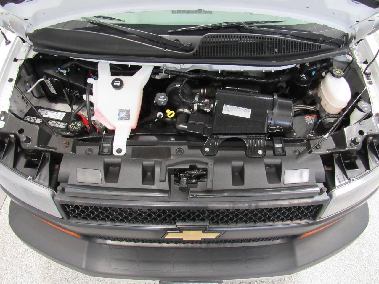 Used 2020 Chevrolet Express 3500 w/ Driver Convenience Package image 30