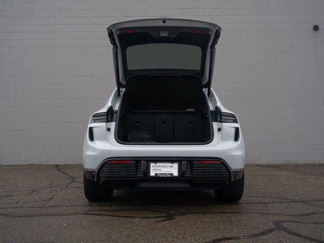 Certified 2025 Porsche Macan Turbo Electric image 15