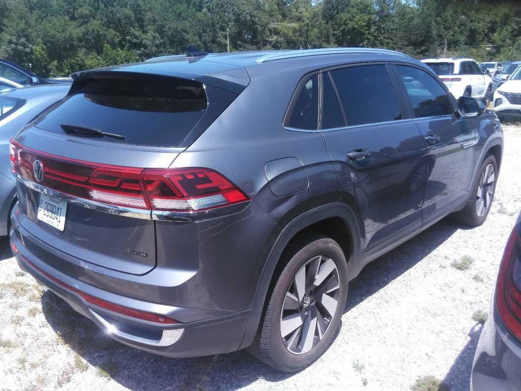 Used 2024 Volkswagen Atlas Cross Sport SE AWD/4WD image 2