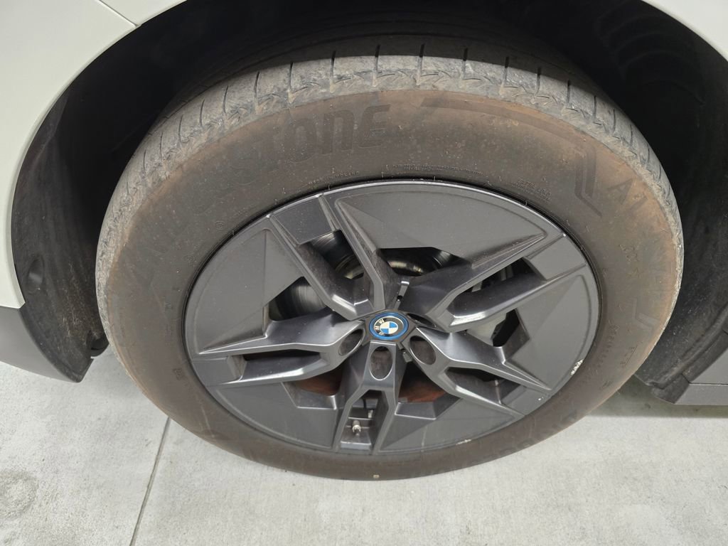 Used 2023 BMW iX xDrive50 AWD/4WD image 9