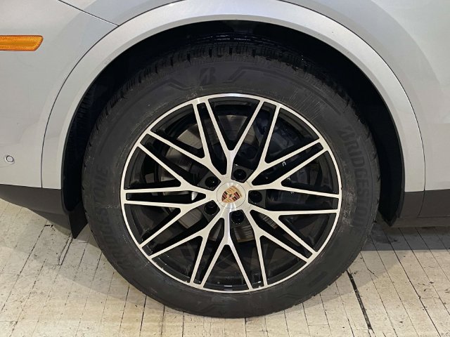 Certified 2025 Porsche Cayenne Coupe AWD/4WD image 14