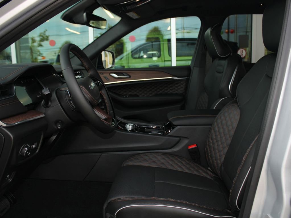New 2025 Jeep Grand Cherokee Summit image 11