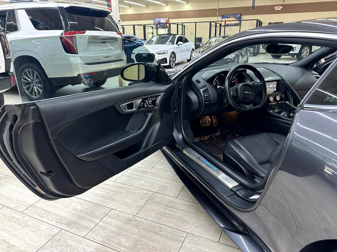 Used 2016 Jaguar F-TYPE R image 13