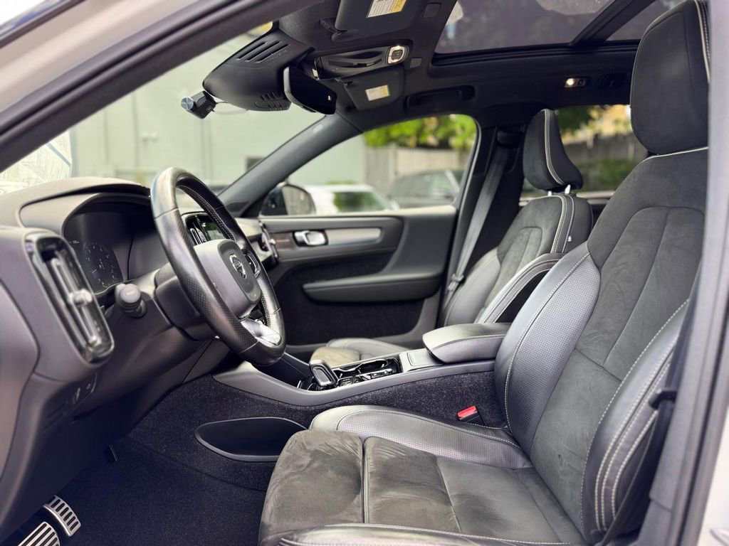 Used 2021 Volvo XC40 T5 R-Design w/ Protection Package Premier AWD/4WD image 17