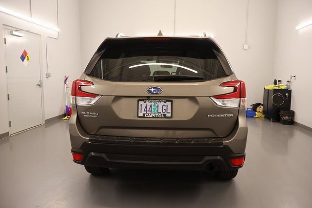 Used 2019 Subaru Forester Premium AWD/4WD image 3