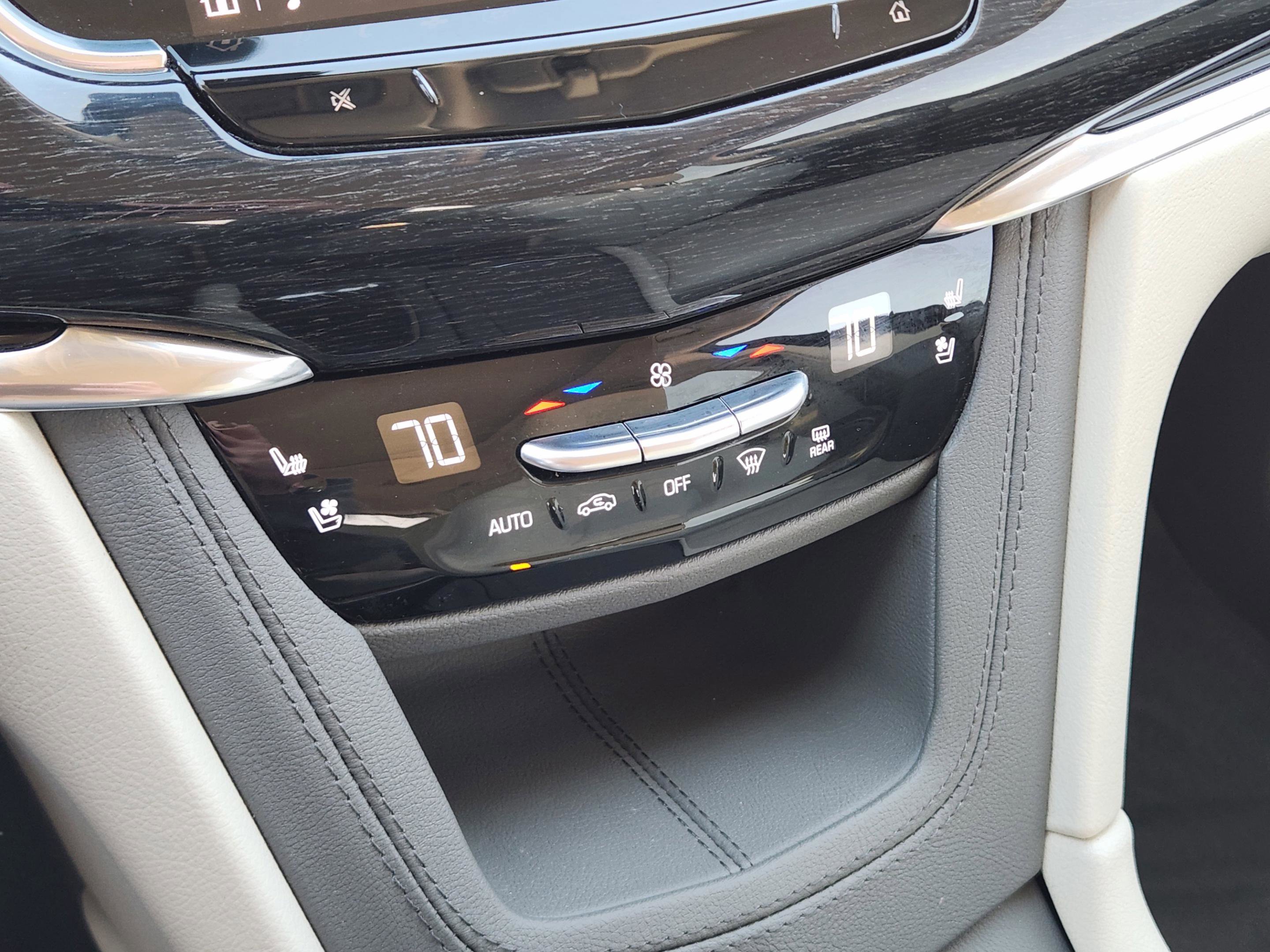 Used 2022 Cadillac XT6 Premium Luxury w/ Technology Package image 21