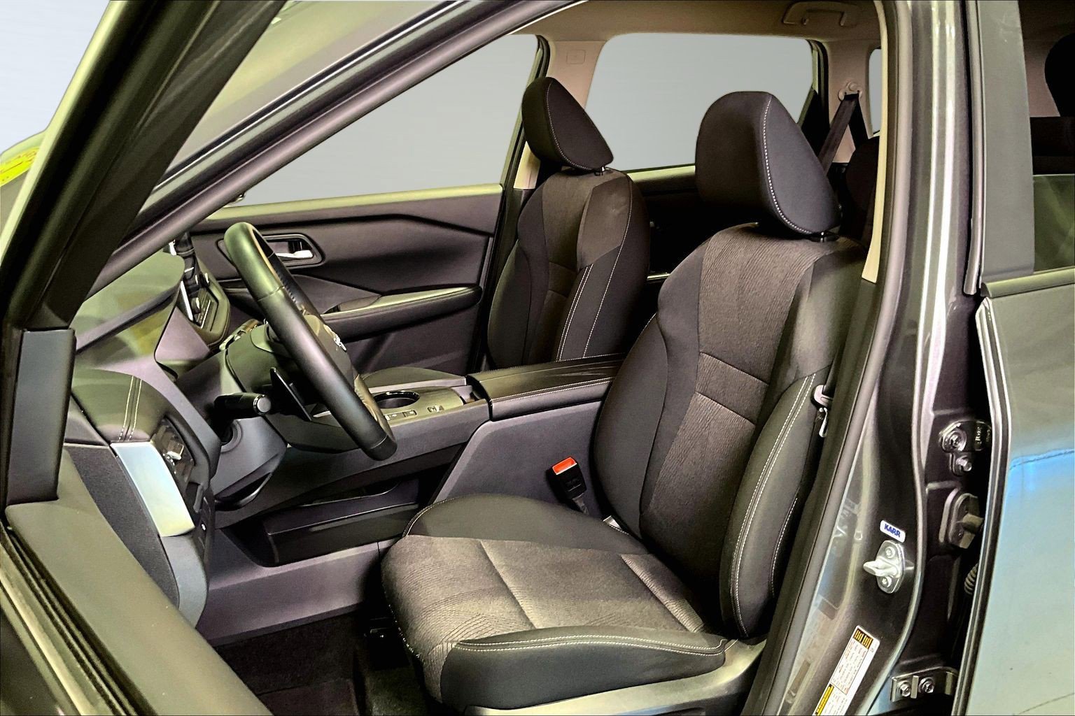 Used 2025 Nissan Rogue SV FWD image 21