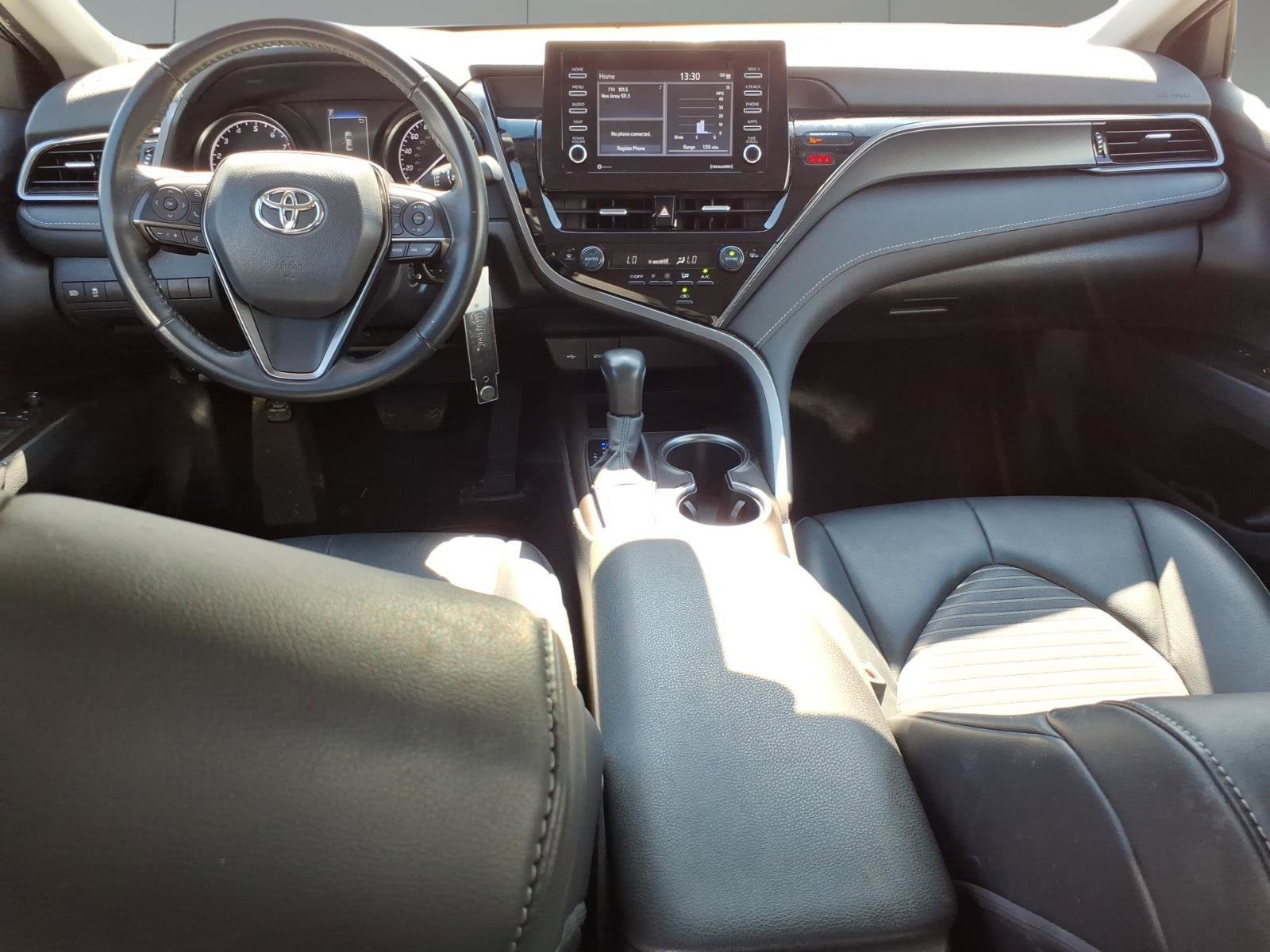 Used 2024 Toyota Camry SE image 10