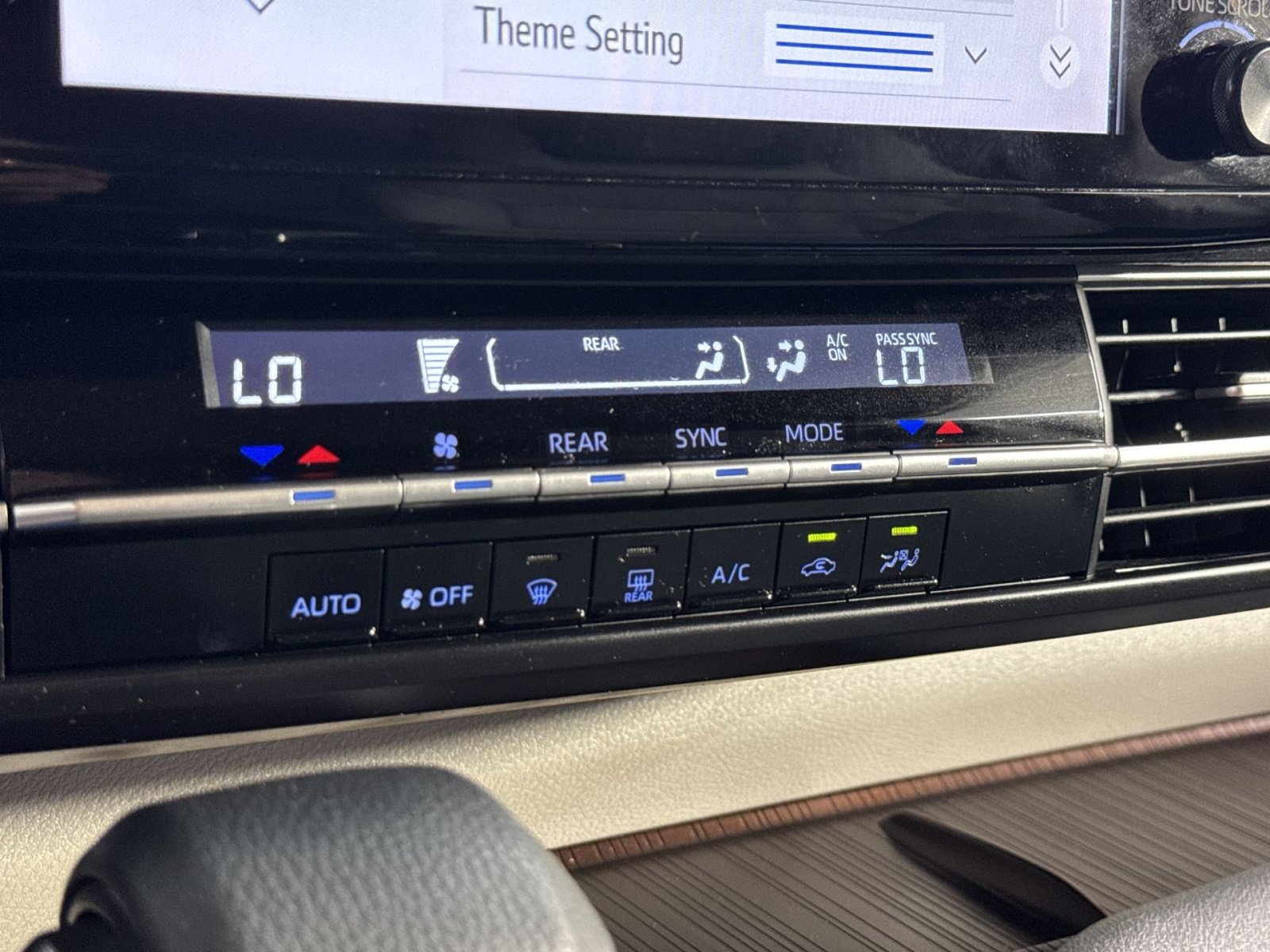 Used 2024 Toyota Sienna LE FWD image 33