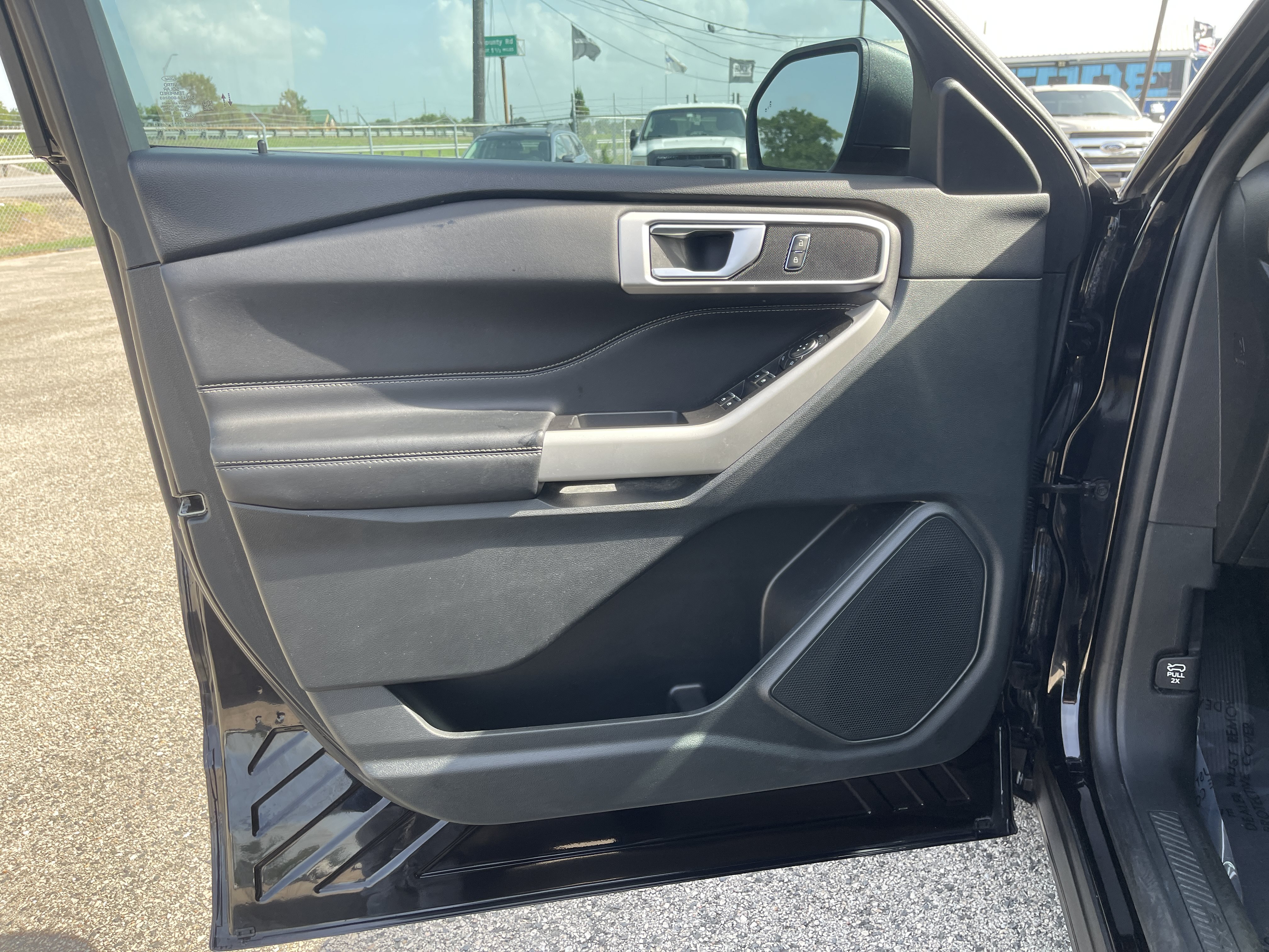 Used 2024 Ford Explorer XLT RWD image 12