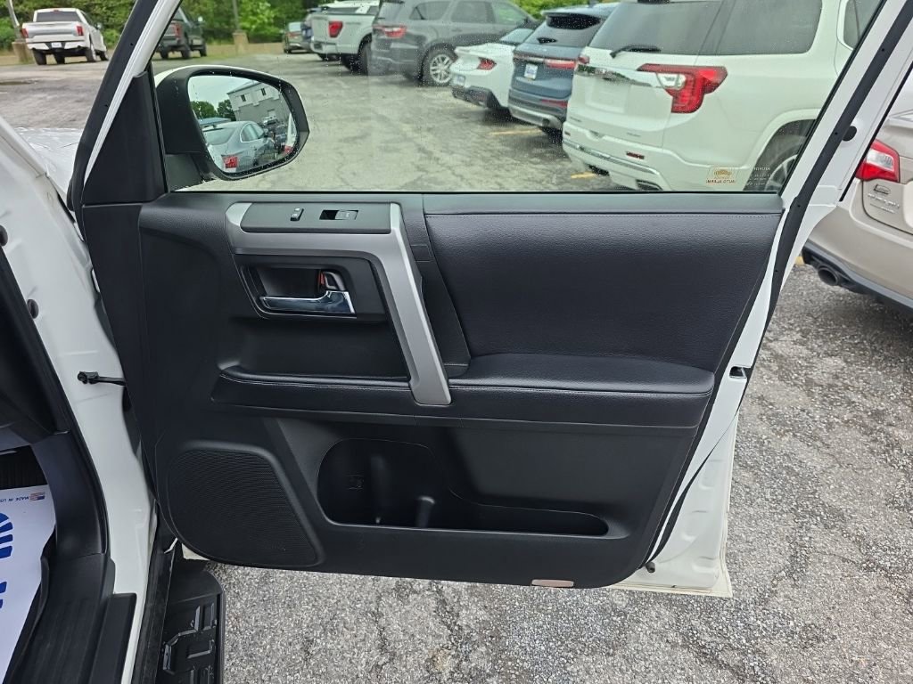 Used 2019 Toyota 4Runner SR5 Premium AWD/4WD image 37